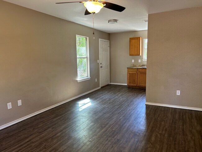 Foto del edificio - 434 S Nixon St