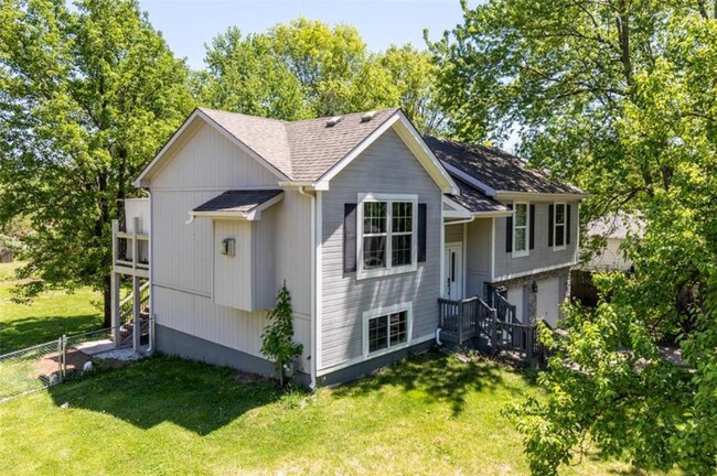 Building Photo - 17237 S Benton Dr
