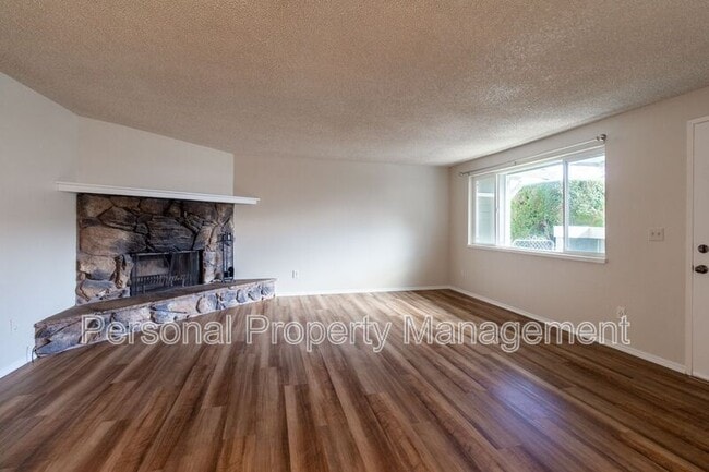 Building Photo - 1703 SE 145th Ct
