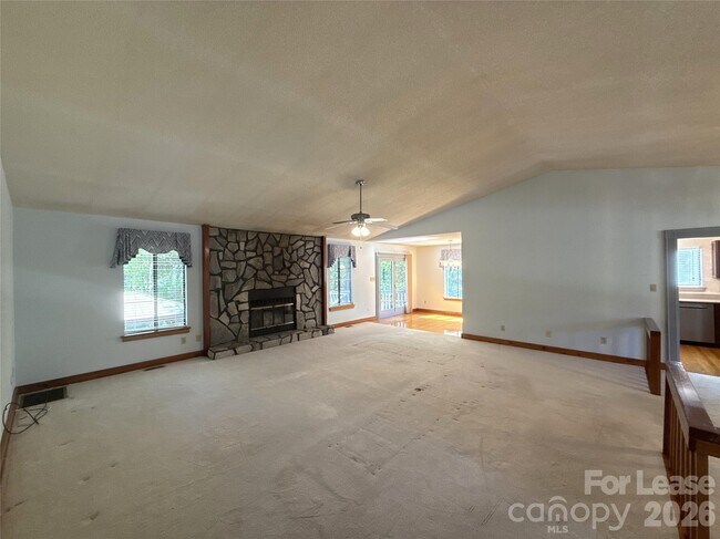 Foto del edificio - 13930 Idlewild Rd