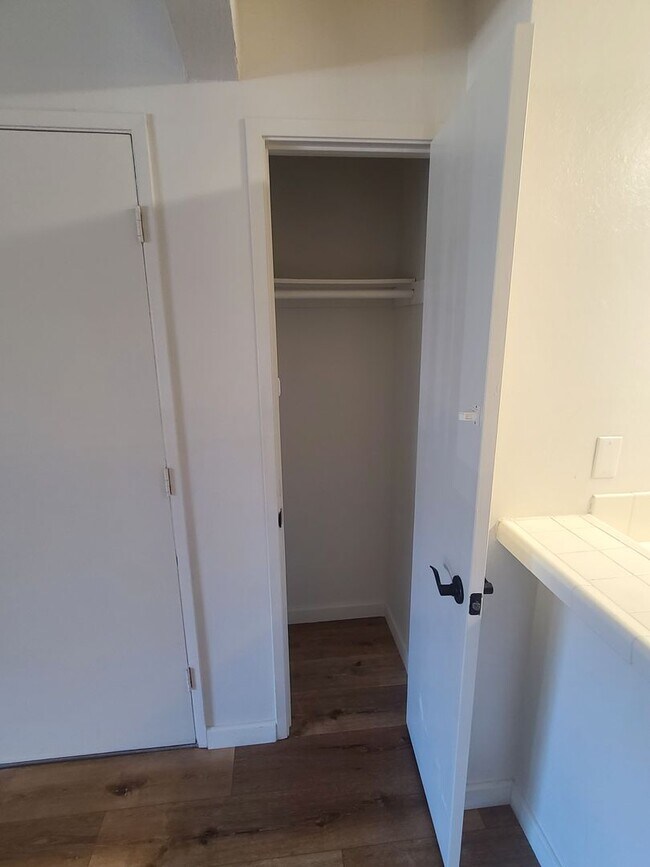 Foto del edificio - Spacious 2BD/1BA Centrally Located!! Central A/C, Washer/Dryer In-Unit, 2 Assigned Parking Spaces!