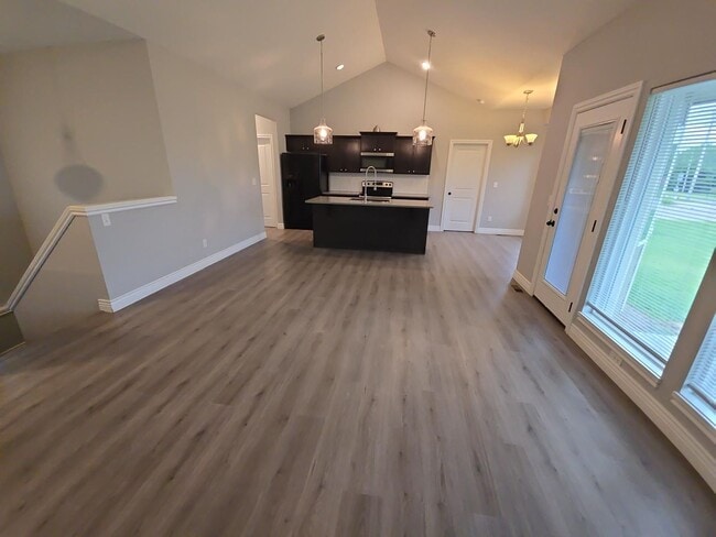 Building Photo - Spacious 5 Bedroom • 3 Bathroom Home in US...
