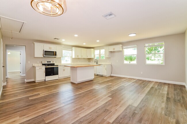 Building Photo - 37420 New York Ave