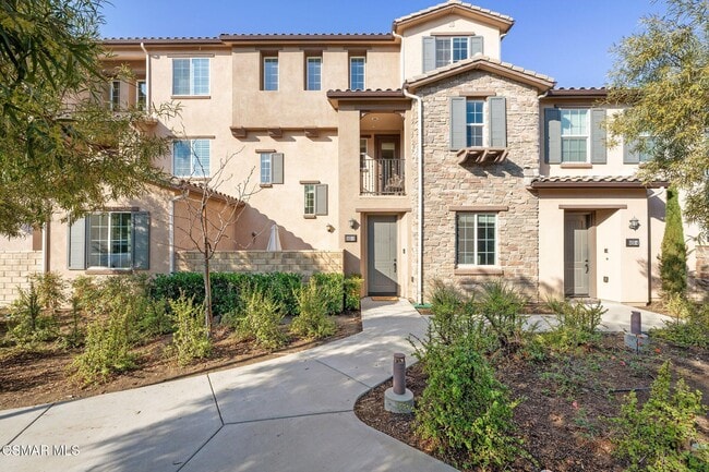 Building Photo - 425 Stratus Ln