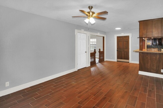 Building Photo - 110 Pamellia Dr