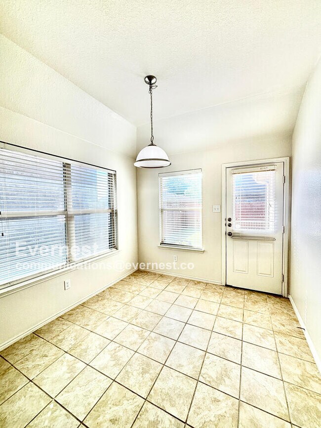 Foto del edificio - 12176 Walden Wood Dr