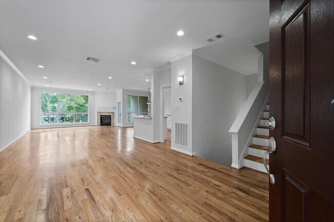 Foto del edificio - 309 Lakeside Ln