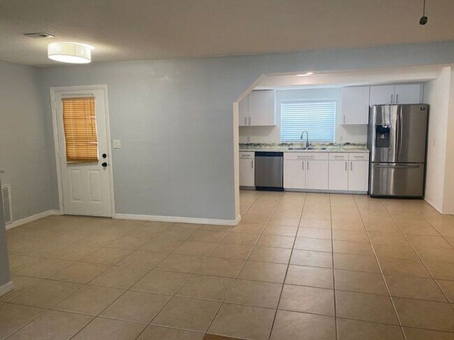 Foto del edificio - 4 Bedroom 2 Bath home in Orlando for RENT!