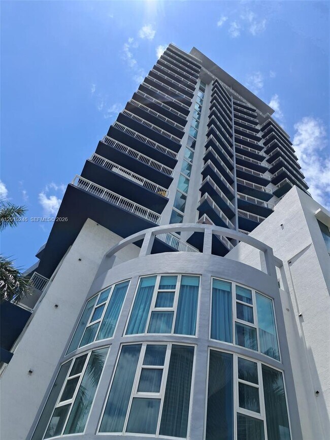 Foto del edificio - 275 NE 18th St