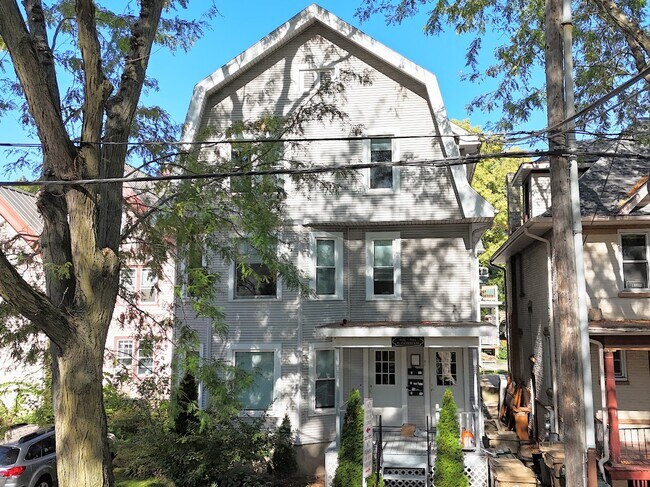 Building Photo - 834 E Gorham St