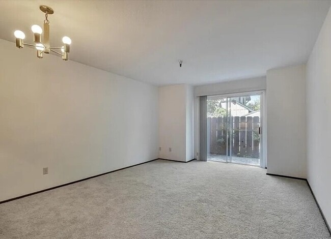 Building Photo - 106 Vista Prieta Ct