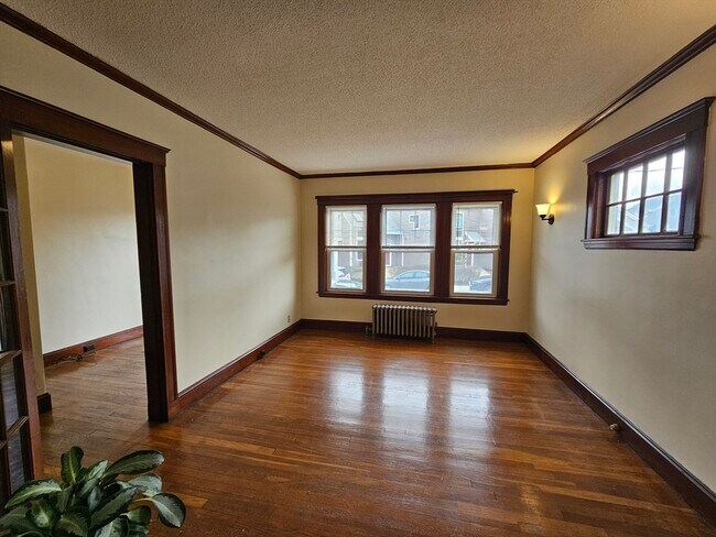 Foto del edificio - 62 Governor Winthrop Rd