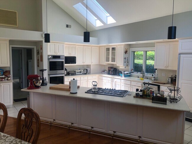 Foto del edificio - 1548 Glenlake Cir