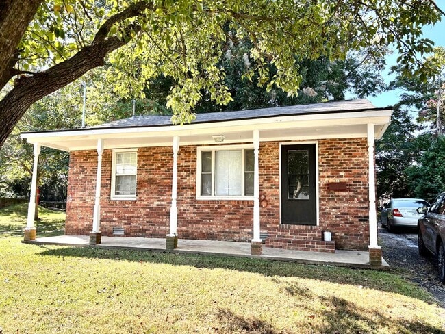 Building Photo - 631 Warner--Move In Ready!