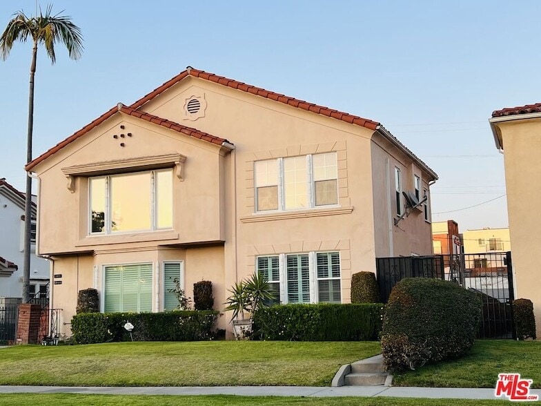 Photo - 4120 S Victoria Avenue Unit 4120 1/2