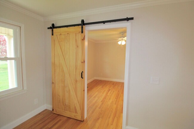 Building Photo - 915 Bobwhite Pl