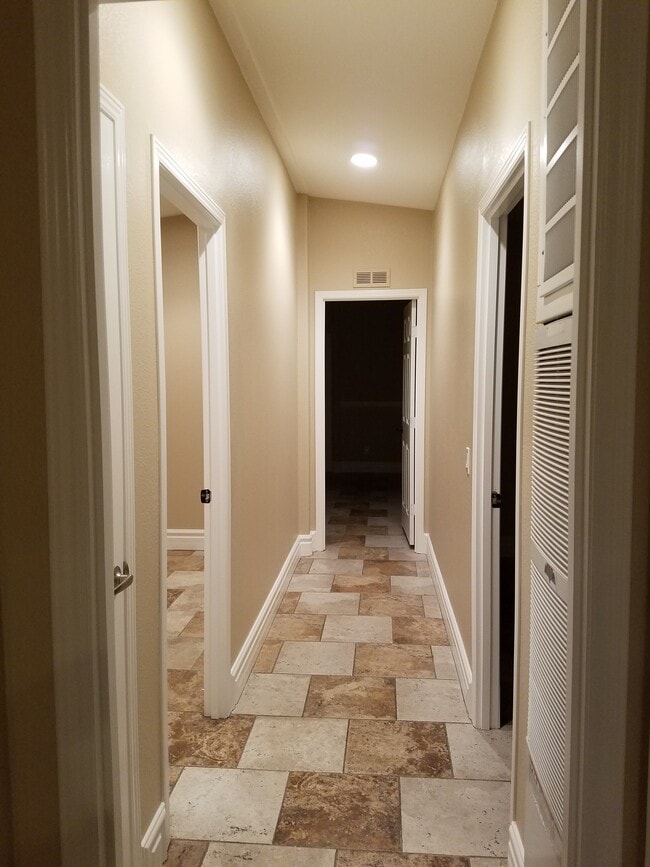 Foto del edificio - 11150 Mansel Ave