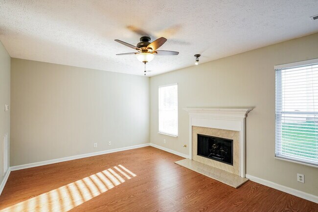 Foto del edificio - 2136 Blake Dr