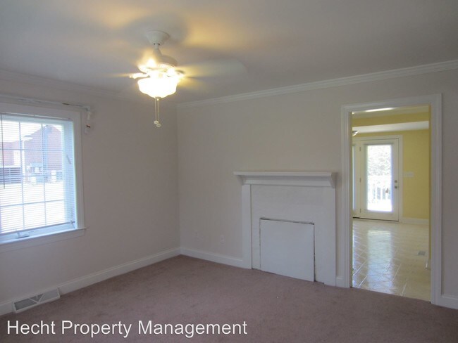Building Photo - 1606 W Davidson Ave