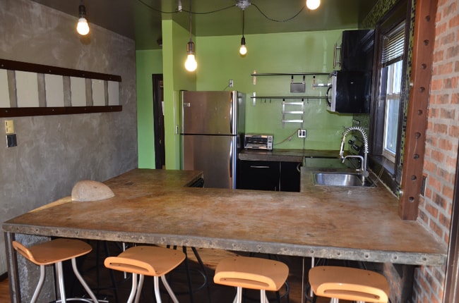 Building Photo - 901 Hepburn St