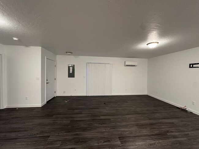 Living room/Dinning area - 275 Stockton Ave