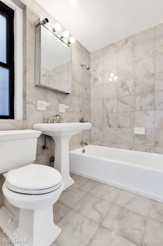 Building Photo - 152 W 79th St