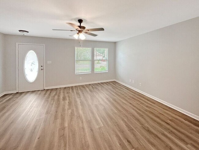 Building Photo - 165 Bayside Ln