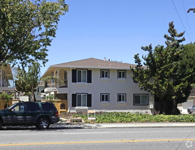 Building Photo - Lilyanne Apartment