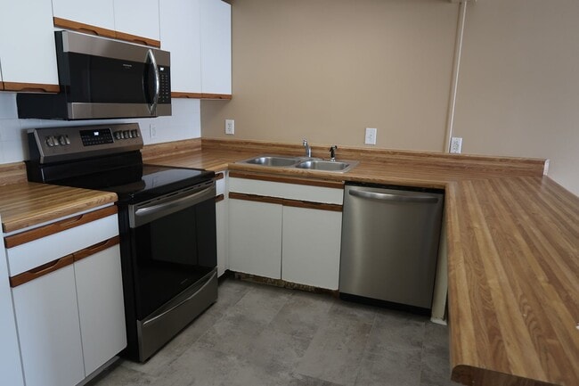 Building Photo - $1600 per month - 2 Bedroom/2 baths - Sullin's Ridge Condominiums - AVAILABLE FOR FALL 2026!