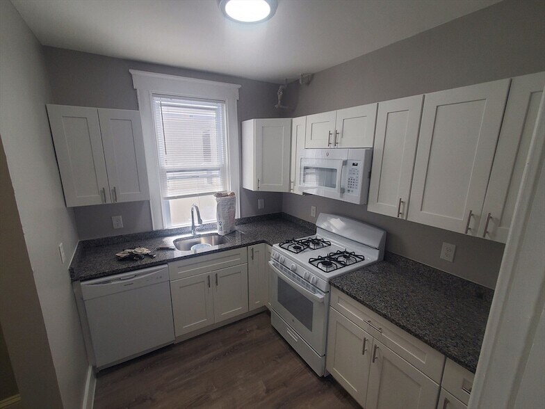 Foto principal - 738 Washington St
