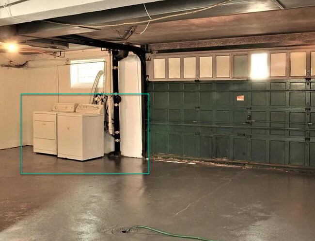 Foto del edificio - 8751 White Ave