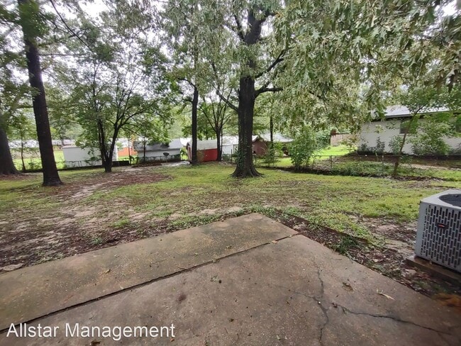 Building Photo - 4 br, 2 bath House - 2351 Upper Drive