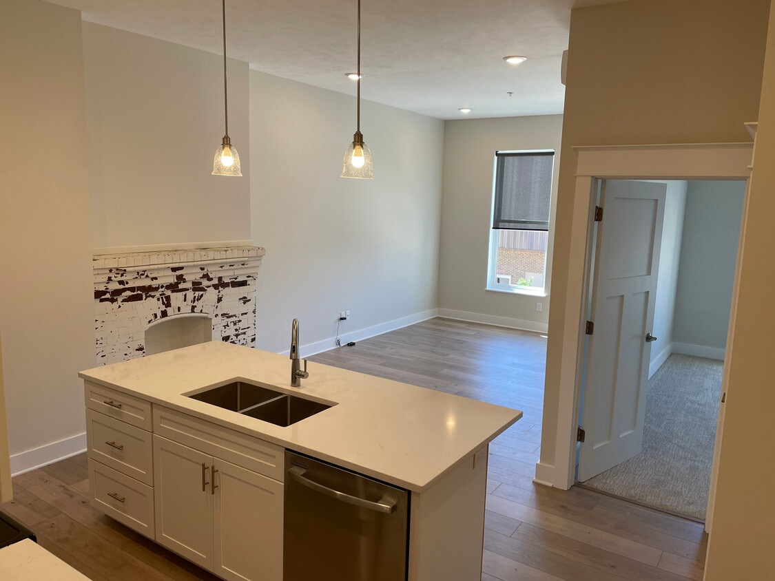Unit 201 - 253 Center St