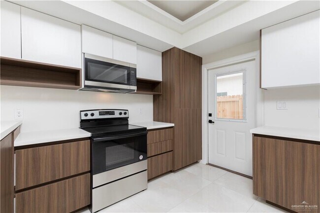 Building Photo - 14 Providence Ave