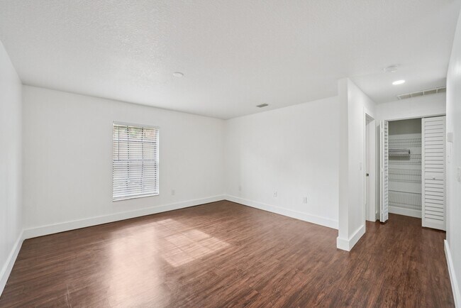 Foto del edificio - 3208 W Gandy Blvd