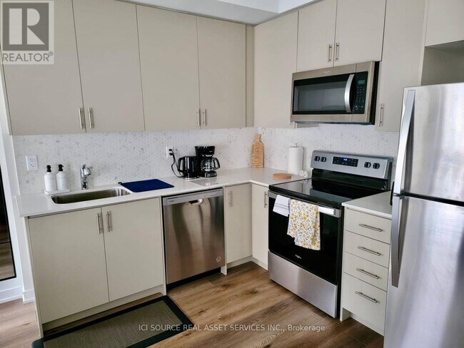 Photo du bâtiment - 3556 Colonial Dr