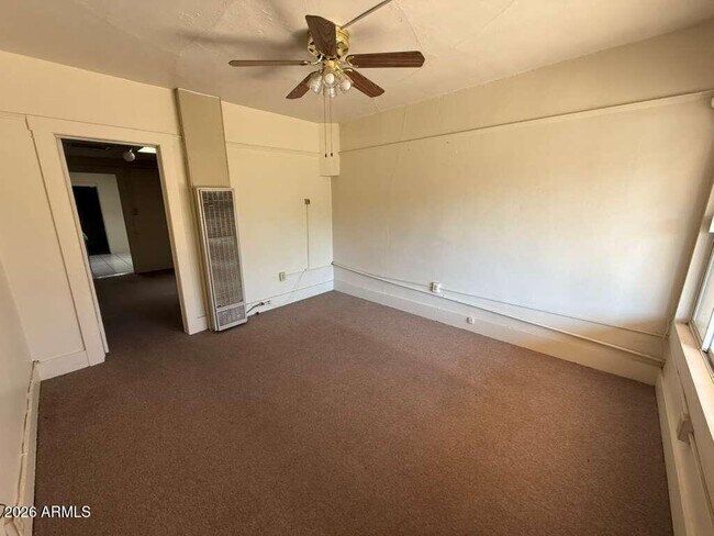 Foto del edificio - 830 E 9th St