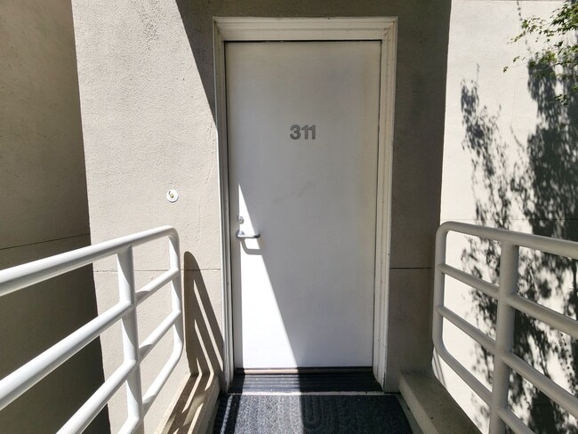 Building Photo - Condo in Downtown Palo Alto Available Now!
