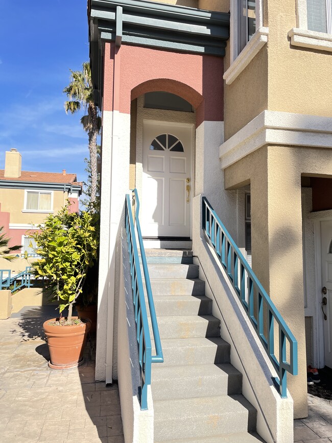 Building Photo - 7271 Ventana Dr