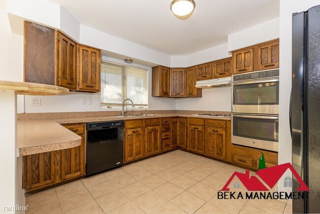Building Photo - 3 br, 2.5 bath House - 3364 Kingsway Dr