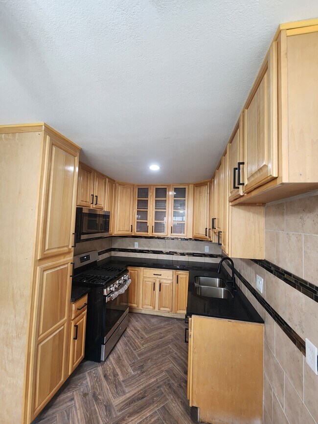 Building Photo - 2717 Independence Ave