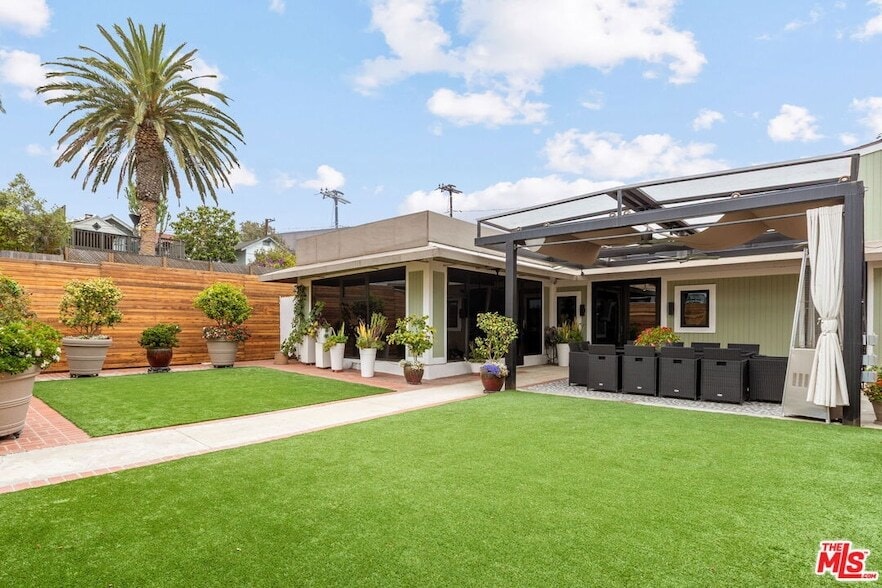 Foto principal - 516 1/2 Hill Street Unit