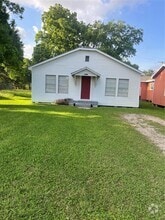 Building Photo - 704 15th Ave N