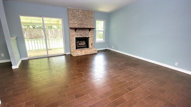 Building Photo - Beautiful remodel in Milwood