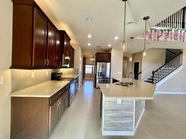 Building Photo - 360 Red Rose Ln