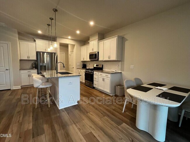 Foto del edificio - 519 Brittany Ct