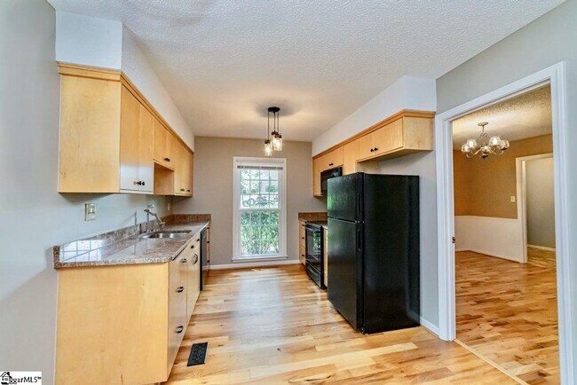 Building Photo - 125 Fieldstone Rd
