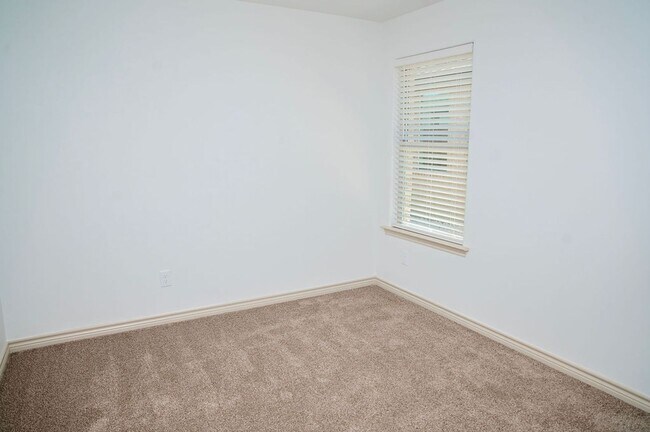 Foto del edificio - New Construction Perfection – $2,499