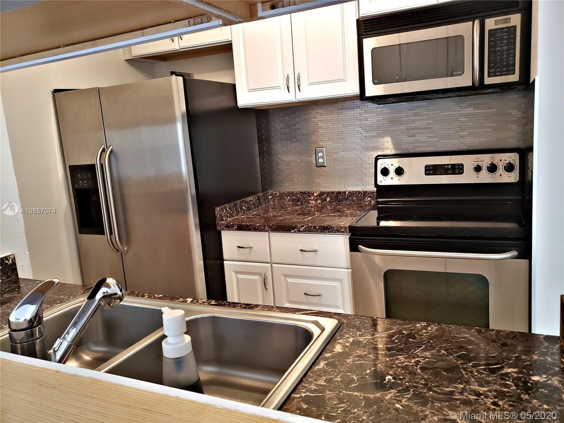 Foto principal - 8004 SW 149th Ave