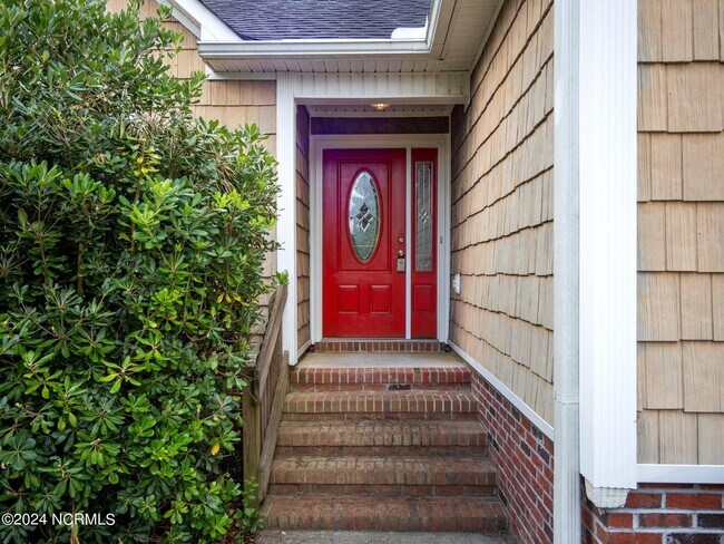 Building Photo - 10 Arrowhead Dr